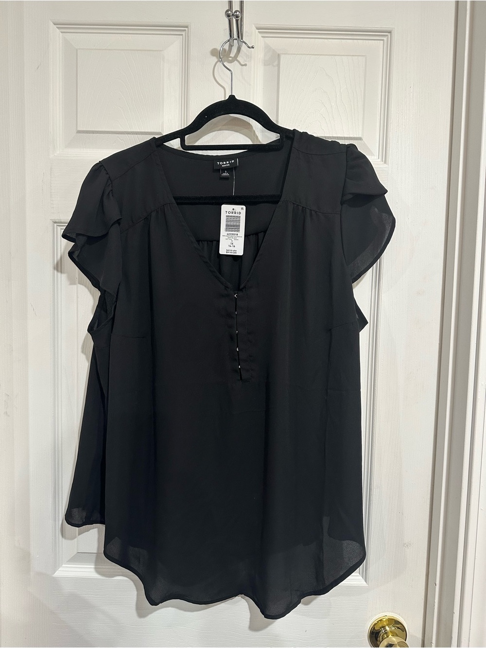 Torrid Black V-Neck Flutter Sleeve Harper Blouse in a Size 1X New With Tags